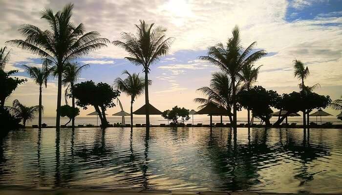 Sundays_Beach_Club_-_Dine_