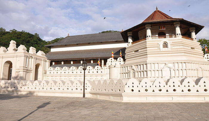 Temple of the Tooth Relic: Seek Blessing of the Divine Power