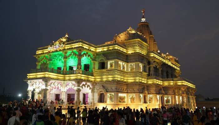 मथुरा के मंदिर में प्रेम मंदिर प्रसिद्ध है