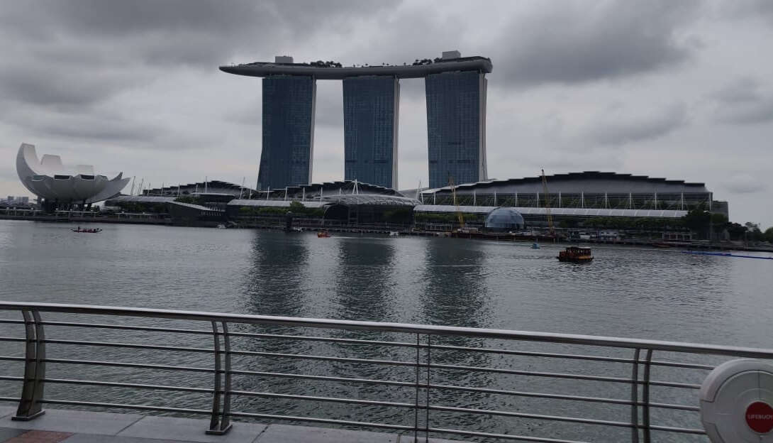 spot the famous Marina Bay 