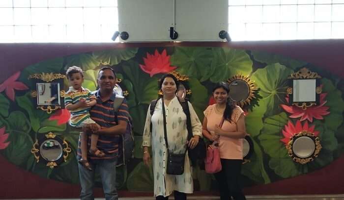 family visits to zoo