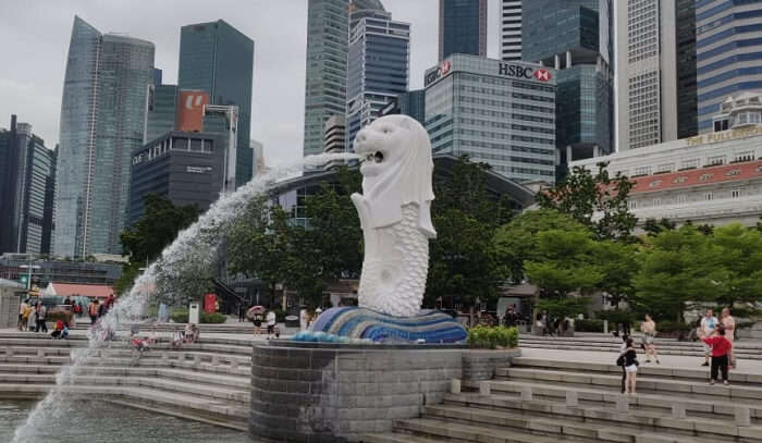 famous merlion park statue