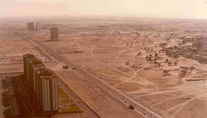 Sheikh_Zayed_Road_in_1990