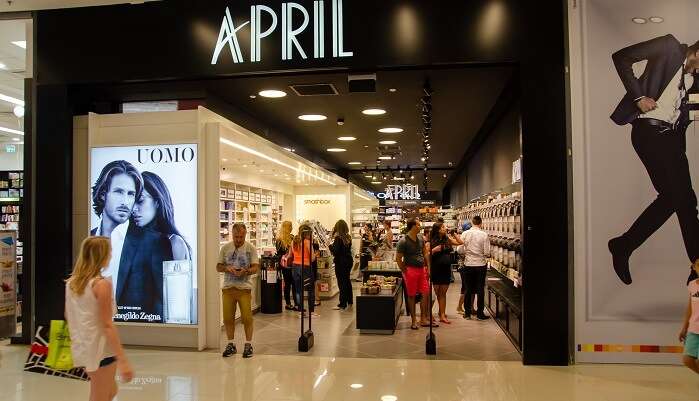 Shopping At The Grand Canyon Mall