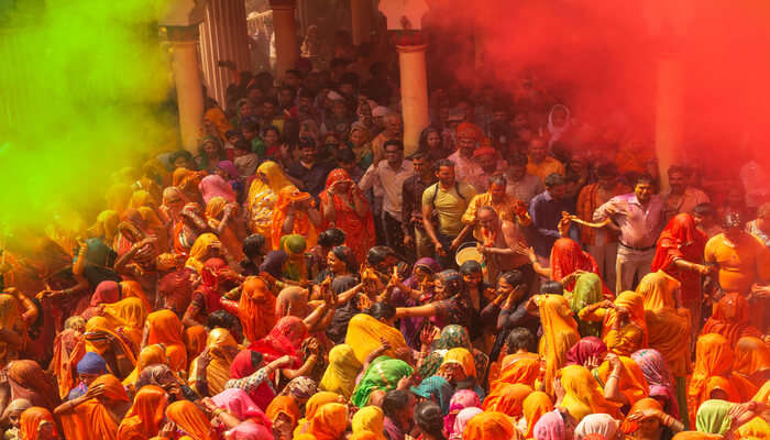 15 मथुरा के मंदिर जो आपको कृष्ण-भक्ति में लीन कर देंगे!