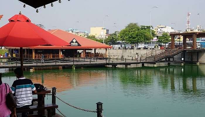 pettah floating market