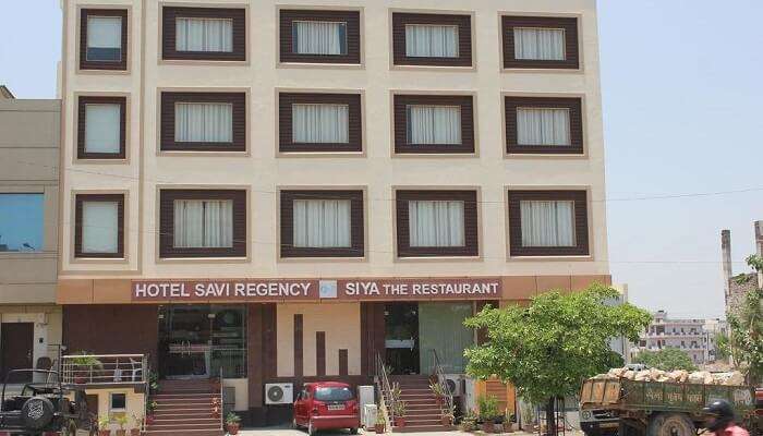 Plan exciting New year parties in Jaipur and book hotel savi regency for comfy accommodation