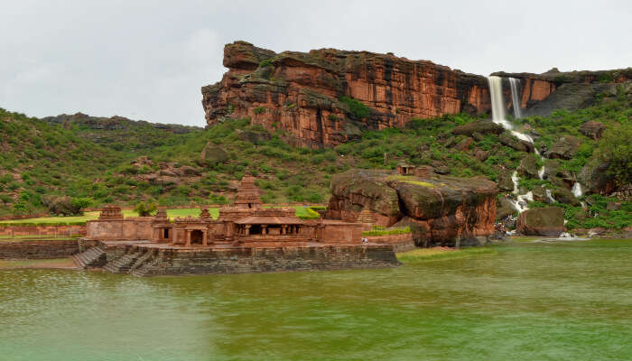 tourist places near hampi badami