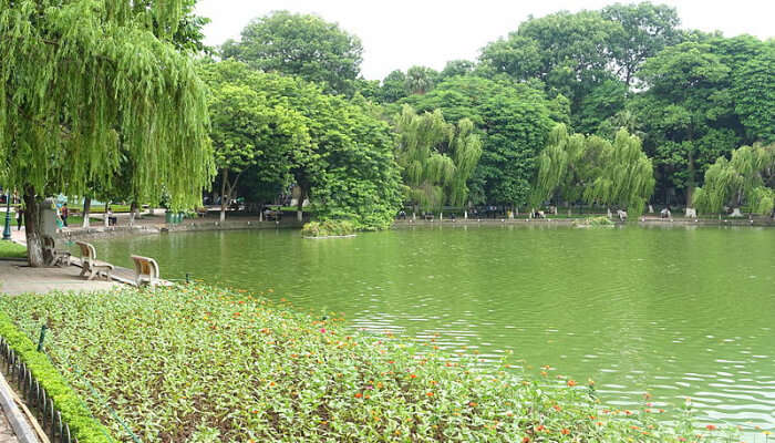 Hoan_Kiem_Lake_