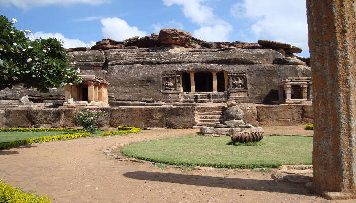 tourist places near hampi badami