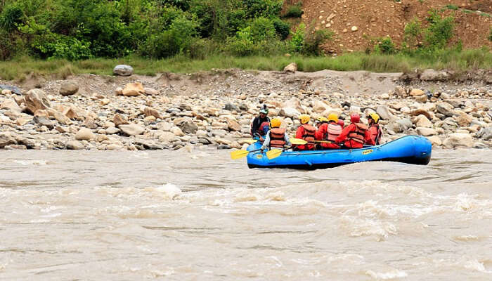People rafting over Trishula river
