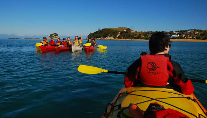 Sea Kayakin in sea