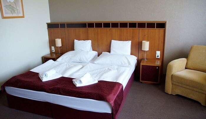 Hotel Double Bed Bed Sleep Room Bedroom