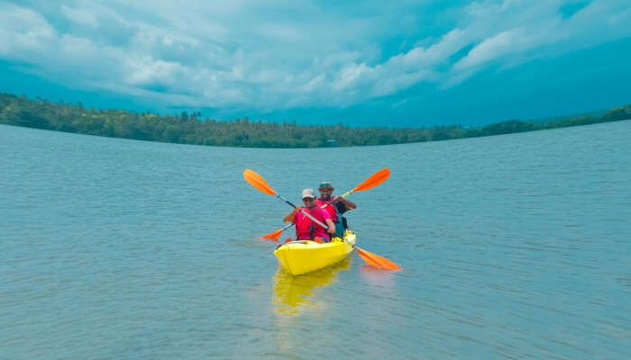 2 people kayaking