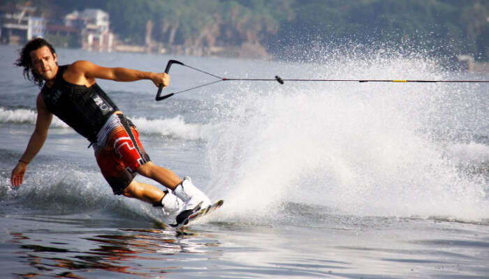 wakeboard  in sea