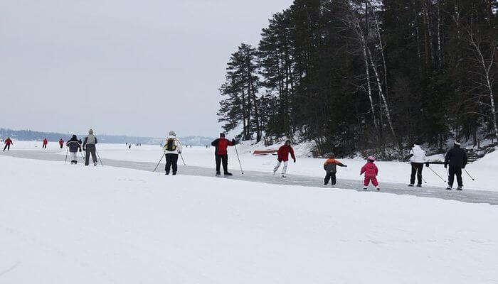 skiing