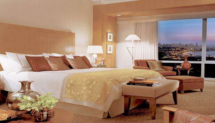 Four Seasons Mumbai room