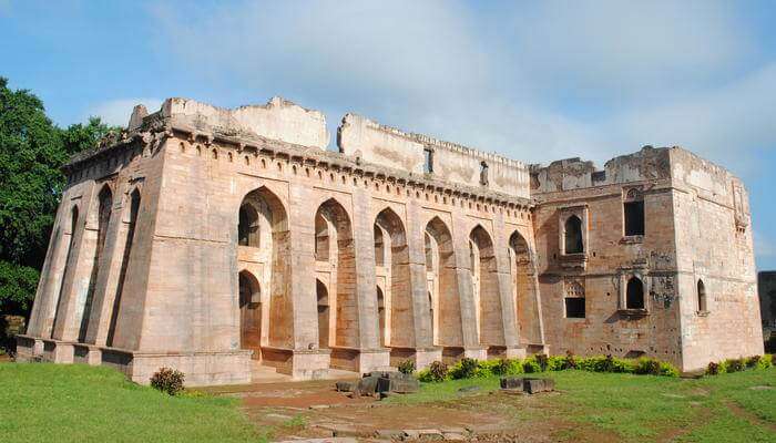 Architectural Beauty of Hindola Mahal