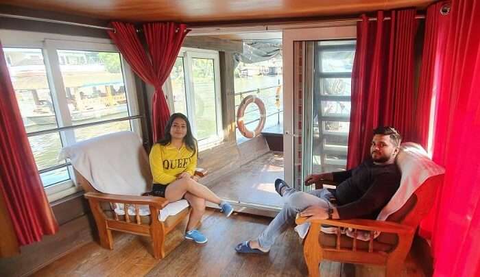 romantic staying in a houseboat 