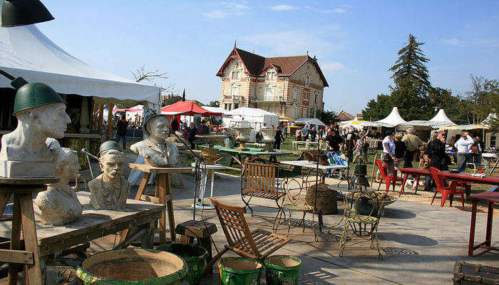 Marche A La Brocante's view