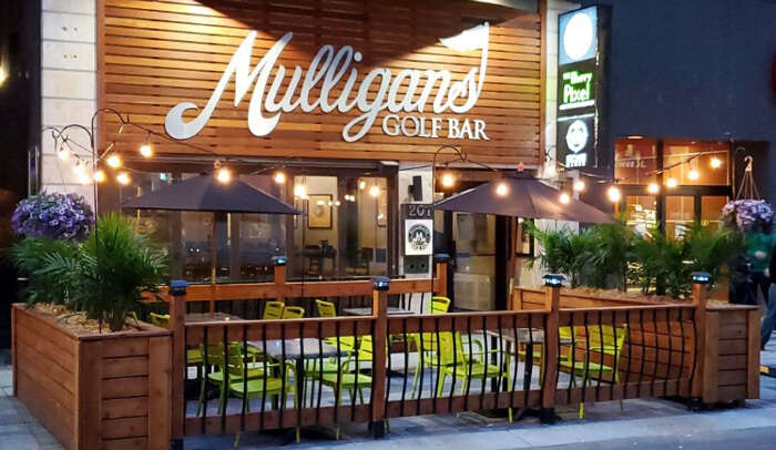 Mulligans Golf Bar in Ottawa