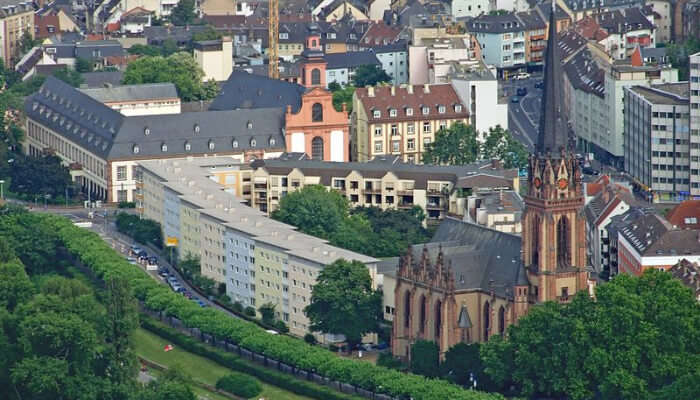 Museumsufer has some of the best Museums which should be on your itinerary of places to visit in Frankfurt.