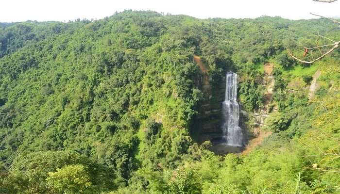 Get Mesmerized By The Beauty Of Vantawng Falls