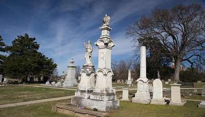 largest cemetery spaces