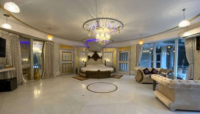 beautiful luxurious room