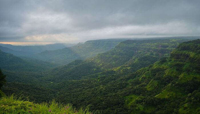 pune tourist places near railway station