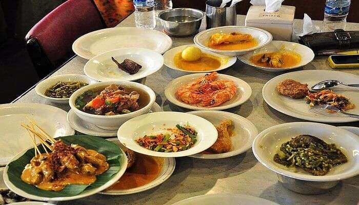 try Padang food
