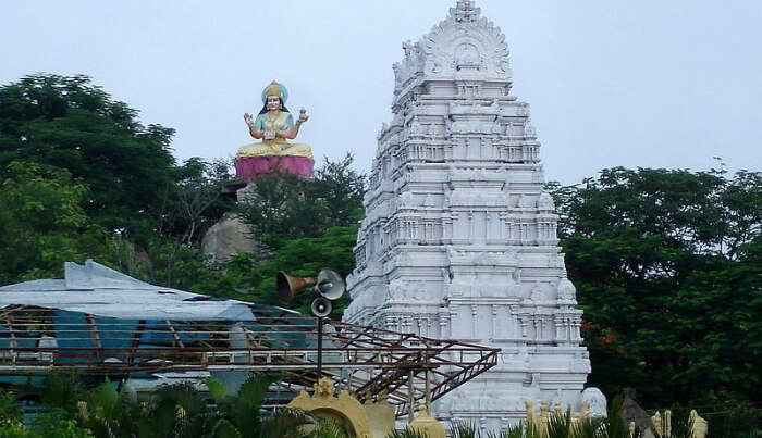 Pure White Temple in Basar