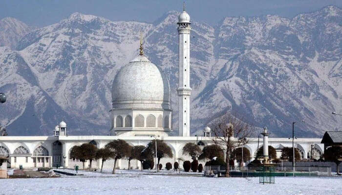  Muslim community situated in the Kashmir Valle