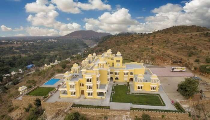 JuSTa Brij Bhoomi is one of the most accessible Nathdwara resorts