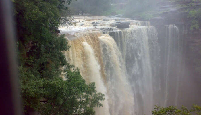 Chittorgarh and have not experienced the gorgeous sight of one of the Menal Falls