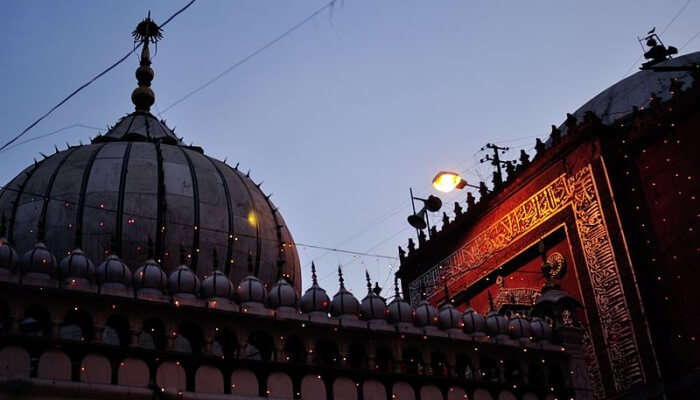 Nizamuddin Dargah, Delhi