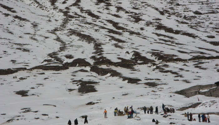 Rohtang Pass gives you beautiful view