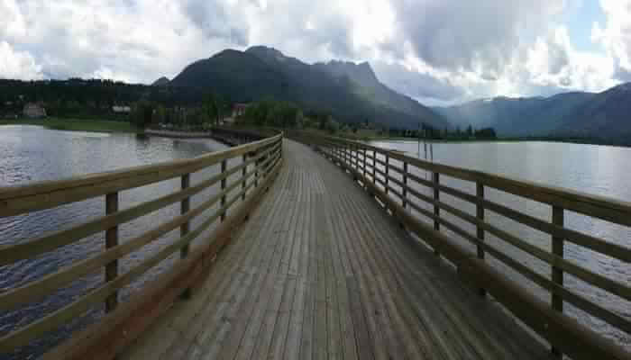 Salmon Arm Wharf: Go fishing!