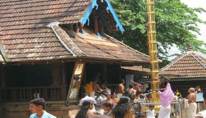 Thirumandhamkunnu Temple