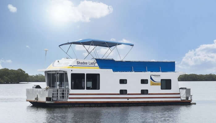 houseboat in Queensland