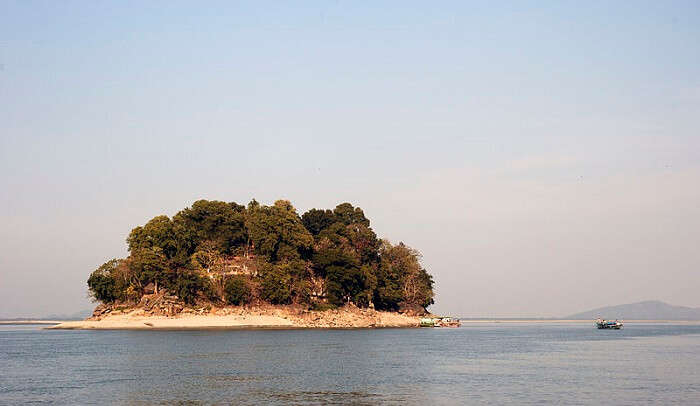 See the smallest river island at one of the vibrant tourist places in Assam at Umananda Island