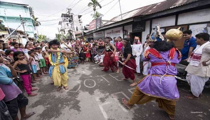 Witness The Local Culture At Sualkuchi