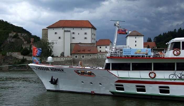 boat tour vienna