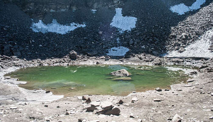 skeleton lake trek