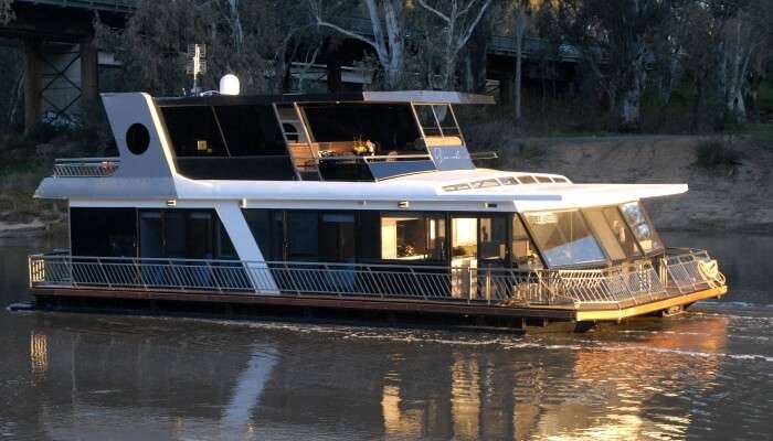 houseboat in victoria