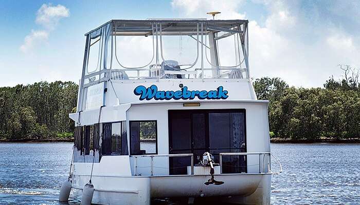 houseboat sailing in Australia