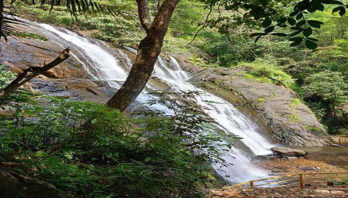 Alakapuri Waterfall