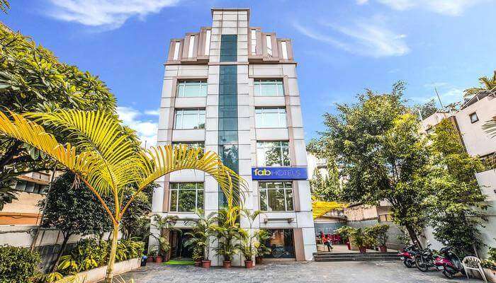  FabHotel Lakme Executive FC Road