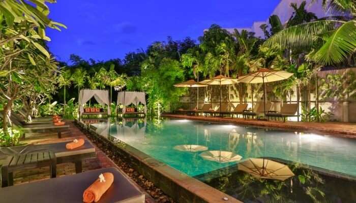 It has fun activities like barbeque, outdoor fireplace