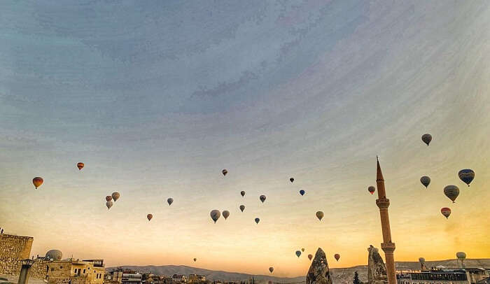 view of the hote air balloons